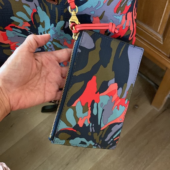 NWOT~2 PC.~FOSSIL Rachel multi~color Coated Canvas with Leather Trim and Straps - Picture 5 of 13